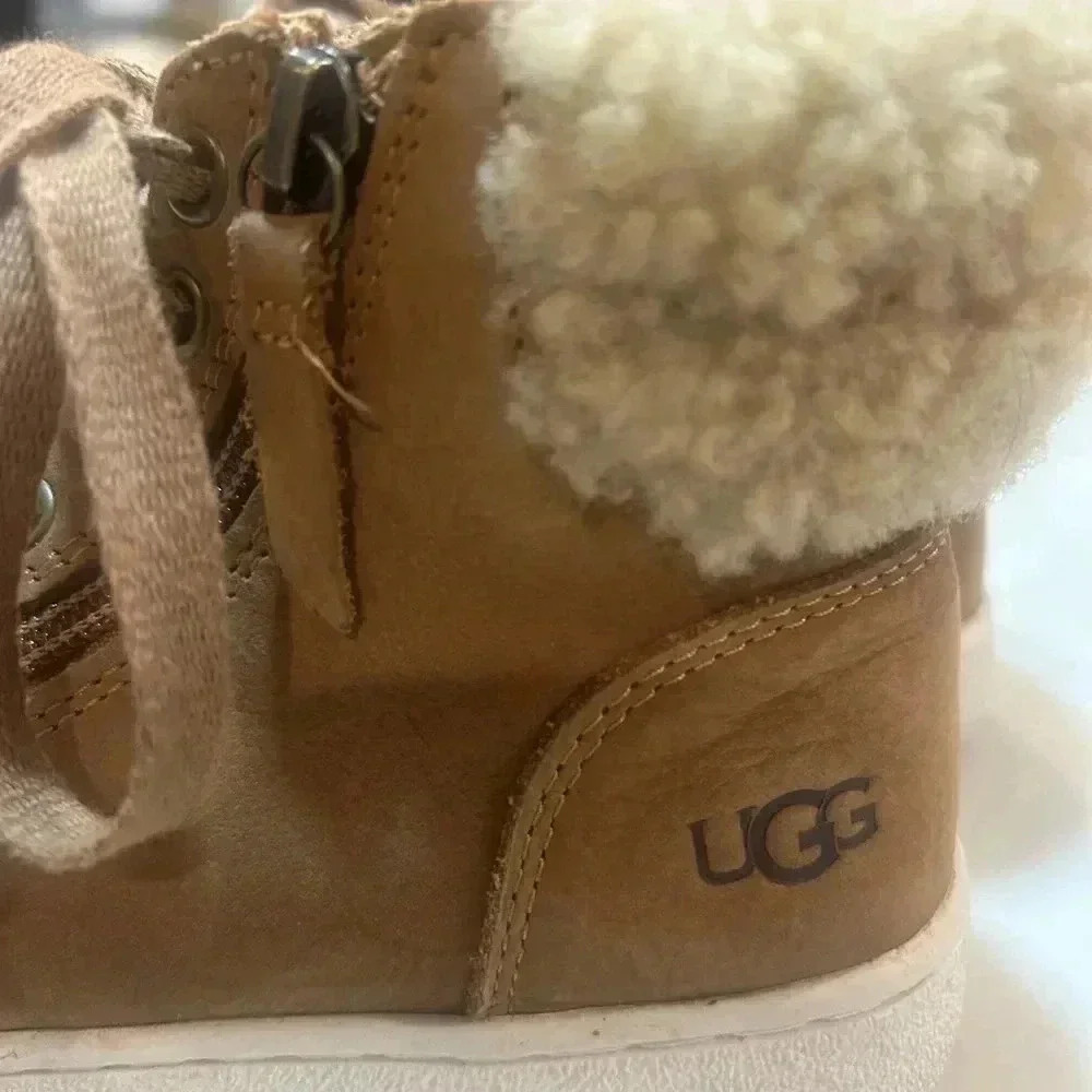 Woman's size 6 Ugg bootie/sneaker chestnut color